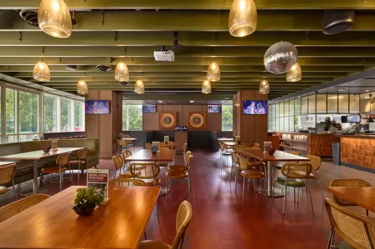 Gas Hound Bar & Kitchen is now open in Newstead, serving a modern Australian bistro menu plus darts, pool and live sport, head on in and dine in.
