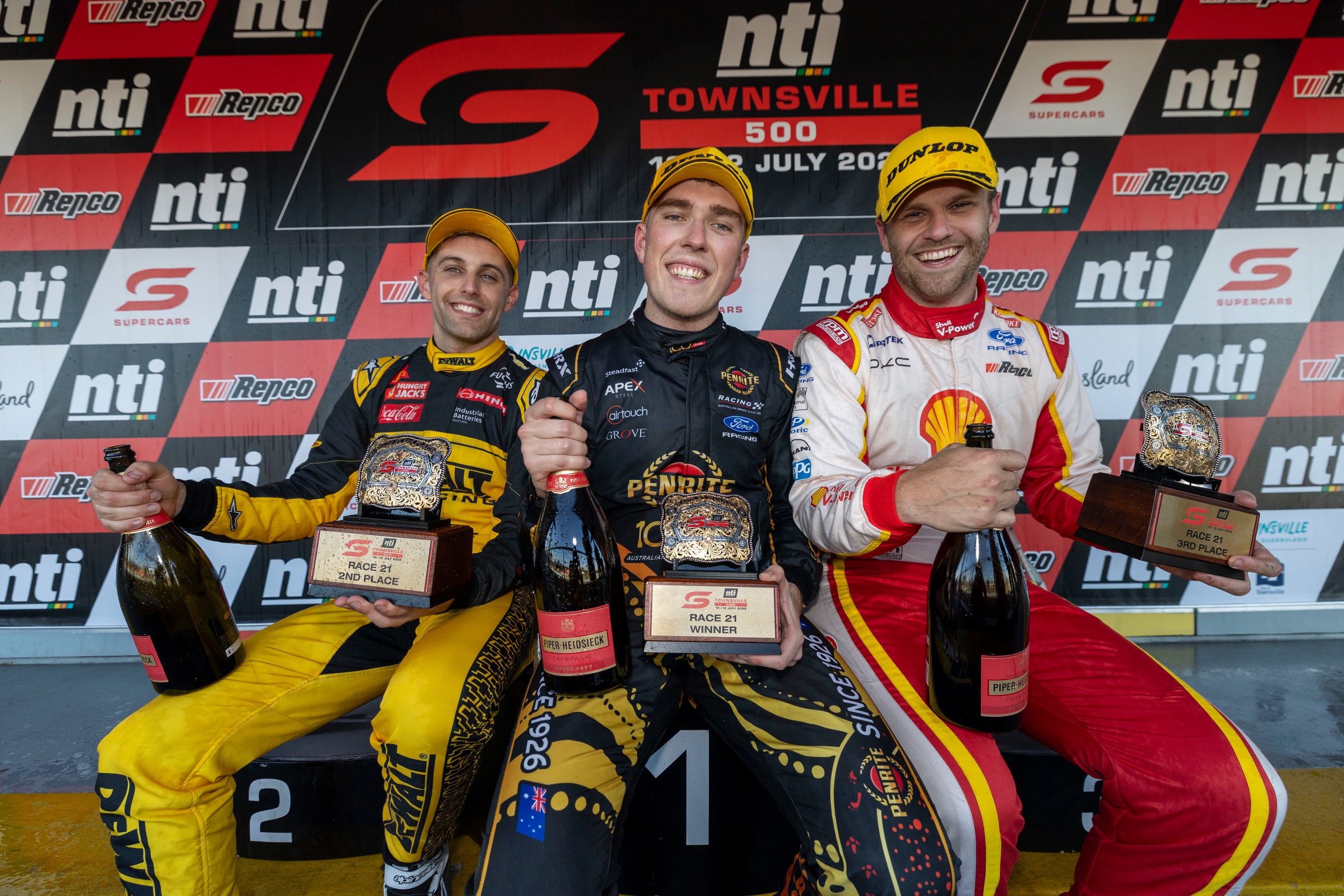  Matt Payne secures a 10-second victory at the NTI Townsville 500, extending his 2026 championship lead over Broc Feeney.