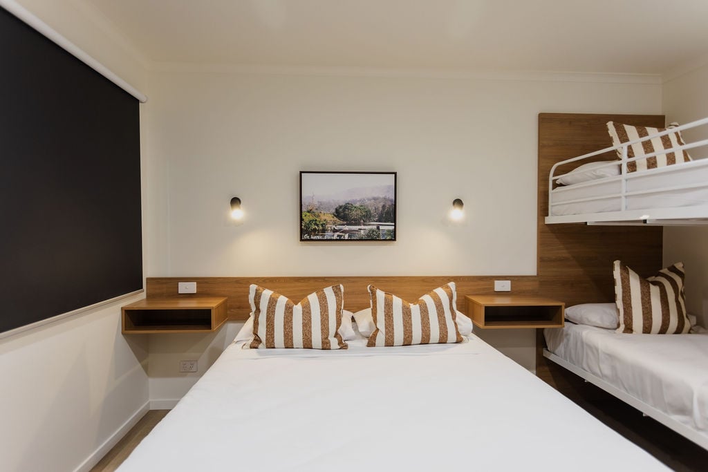 The Coomera Lodge Hotel is opening 24 new cabins. Enjoy affordable accommodation and pub classics near the theme parks.